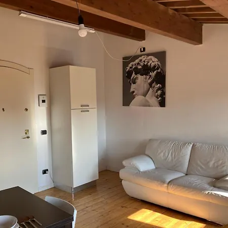 Via Fama, 7, Vista Sui Tetti Di Appartamento